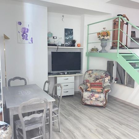 Joli Studio Au Soleil Apartment Menton Bagian luar foto