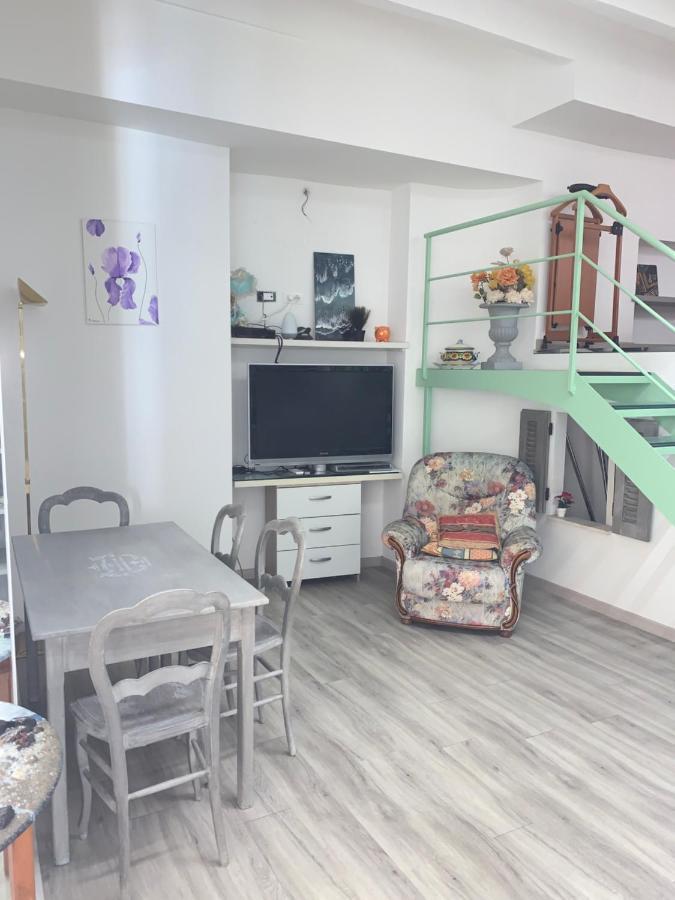 Joli Studio Au Soleil Apartment Menton Bagian luar foto